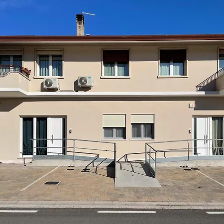 Mama Lidia Pensión Creazzo